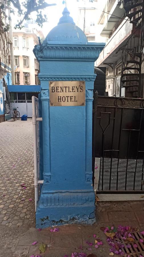 Bentleys Hotel Мумбай Екстериор снимка