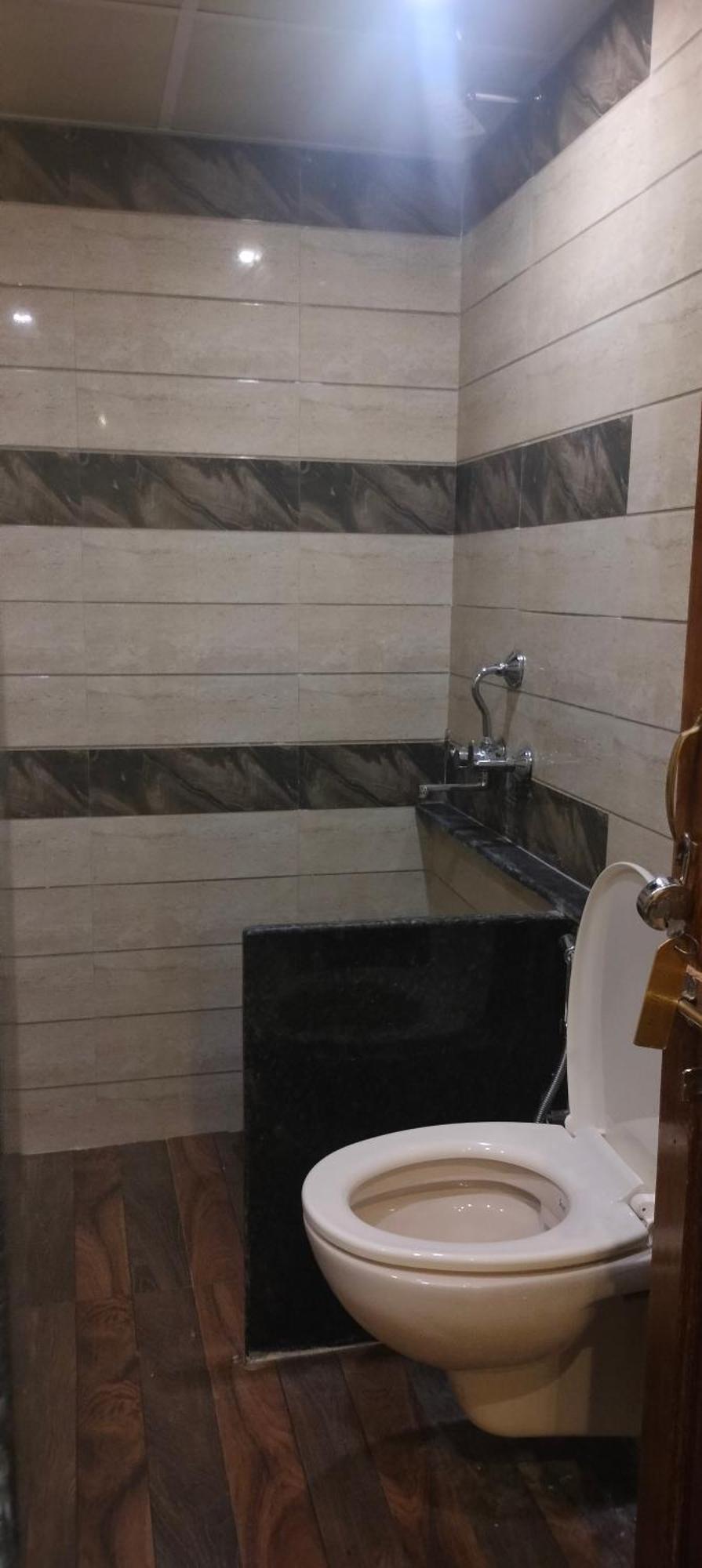 Bentleys Hotel Мумбай Екстериор снимка